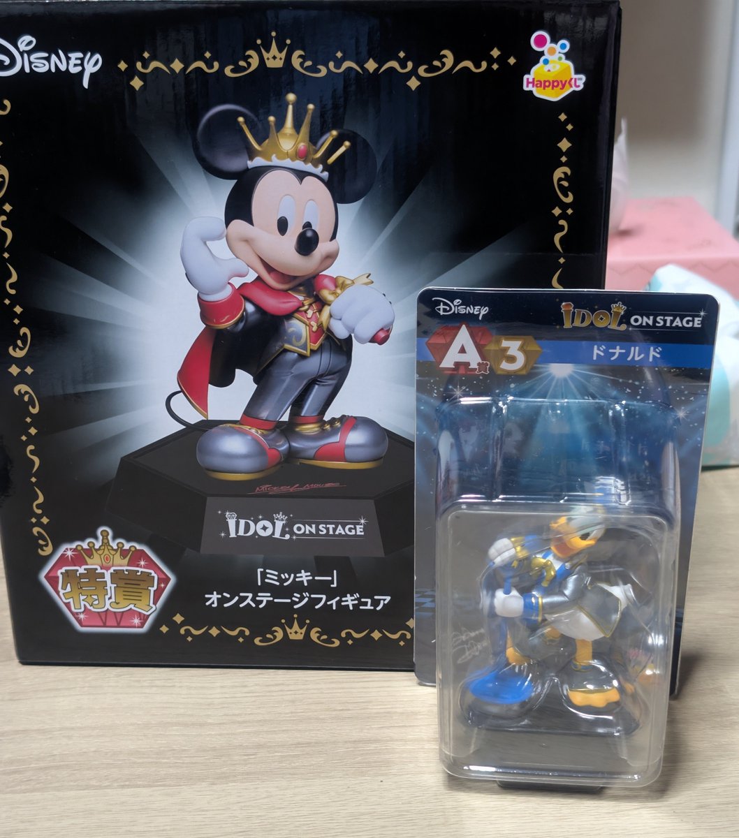 Dd_like_Disney's tweet photo. 近所のセブンにまだHAPPYくじいっぱい残ってて、子供達がどうしても引きたいと言うから2回だけ引かせた結果、、、
どういう事???? https://t.co/HLE7QQ49KS