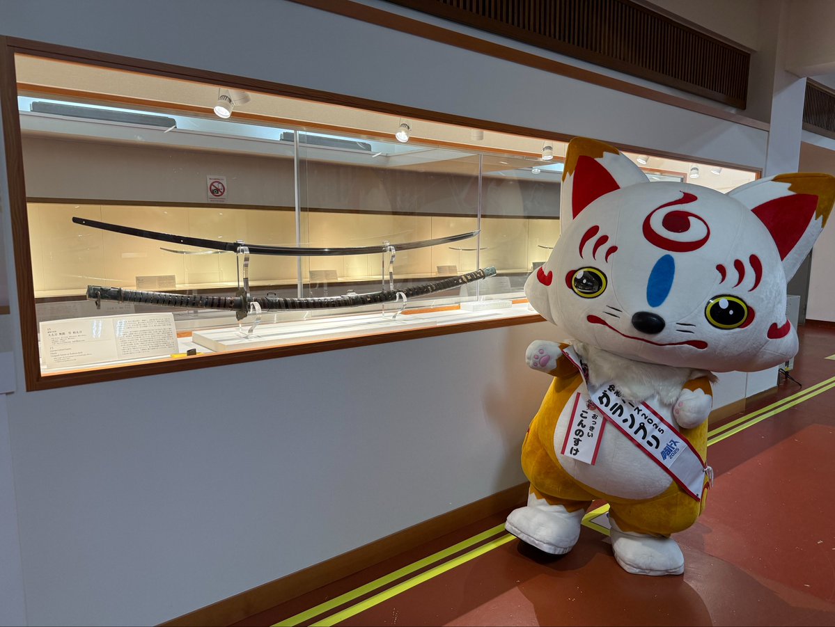 tkrb_ht's tweet photo. 栃木県・日光二荒山神社中宮祠 宝物館では『刀剣乱舞ONLINE』コラボとして等身大パネル設置やコラボグッズの販売を行っています！

10月31日(土)までの開催です。紅葉も見頃を迎えるこれからの季節🍂ぜひ刀剣鑑賞とあわせて秋の奥日光をお楽しみください△△

https://t.co/QH1aiuoO0C
#刀剣乱舞 #とうらぶ