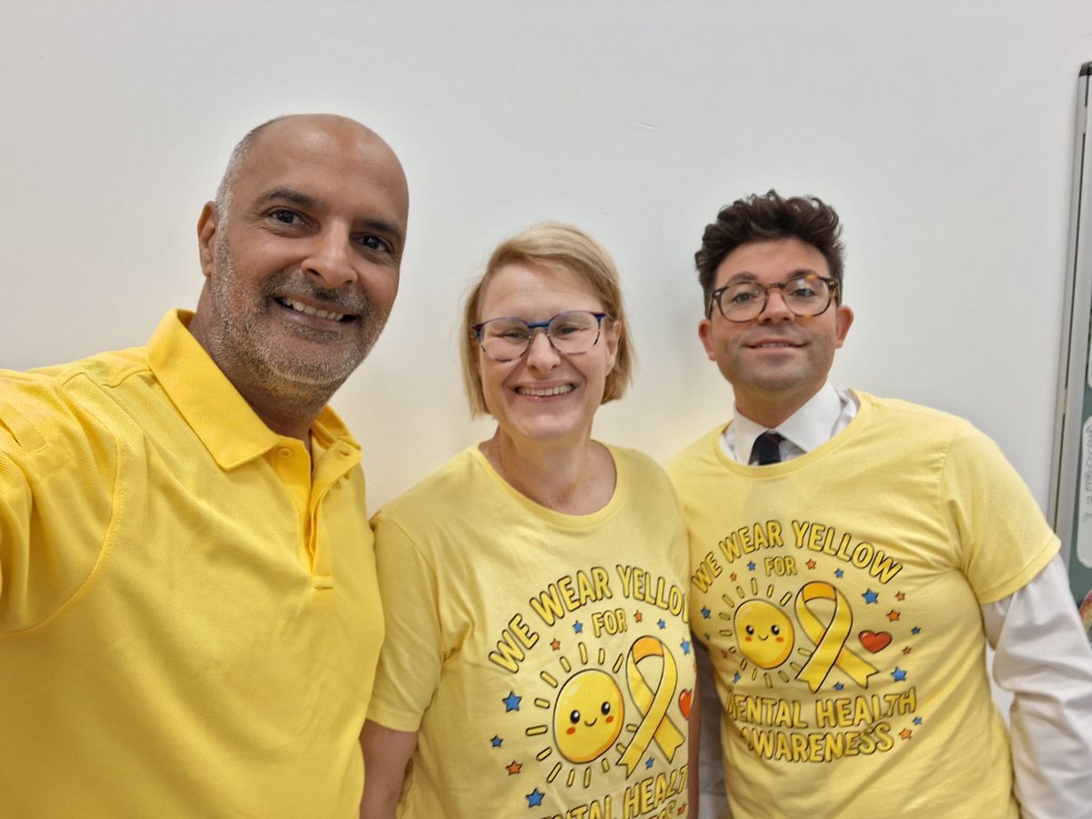 HolyTrinityCol's tweet photo. 💛🌻 Hello Yellow Day! 🌻💛
Some of our wonderful staff have been wearing yellow today to show their support for young people's mental health and remind everyone that no one should feel alone. A little bit of yellow can make a big difference! 
 #WorldMentalHealthDay @YoungMindsUK https://t.co/eU5T9La9Ko