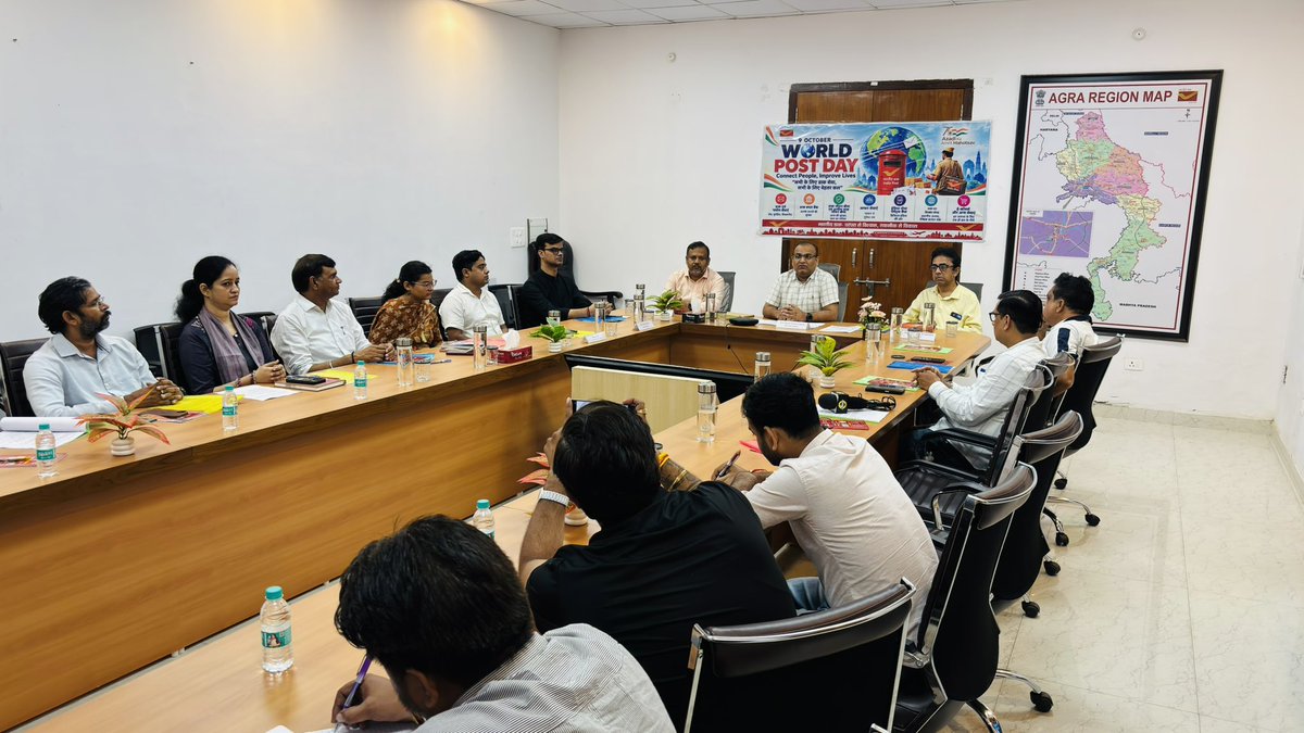 PMG_AGRA's tweet photo. 📮 आगरा परीक्षेत्र में राष्ट्रीय डाक सप्ताह का शुभारंभ 🇮🇳

आगरा परिक्षेत्रीय कार्यालय, आगरा में आज दिनांक 9 अक्टूबर को निदेशक डाक सेवाएँ, आगरा श्री शशि कुमार उत्तम द्वारा राष्ट्रीय डाक सप्ताह का शुभारंभ किया गया। https://t.co/ruSAjIuEOK