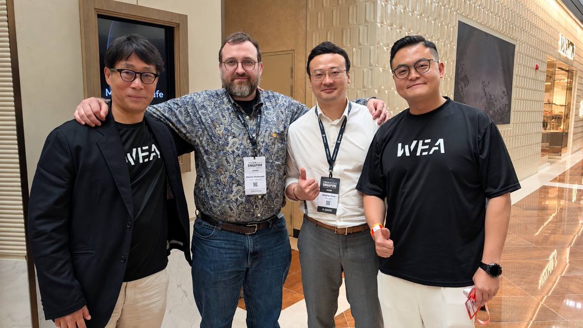 WEA_JP's tweet photo. 🎉What a great two days at #TOKEN2049 Singapore!

Thanks @token2049 for the invite &amp; partner connections

At @MidnightNtwrk, Bansho pitched WEA's stablecoin payments (powered by @netx_world), receiving high praise from @IOHK_Charles, Ethereum&amp; @Cardano co-founder

More to build🤝 https://t.co/2D3XjE2QjZ