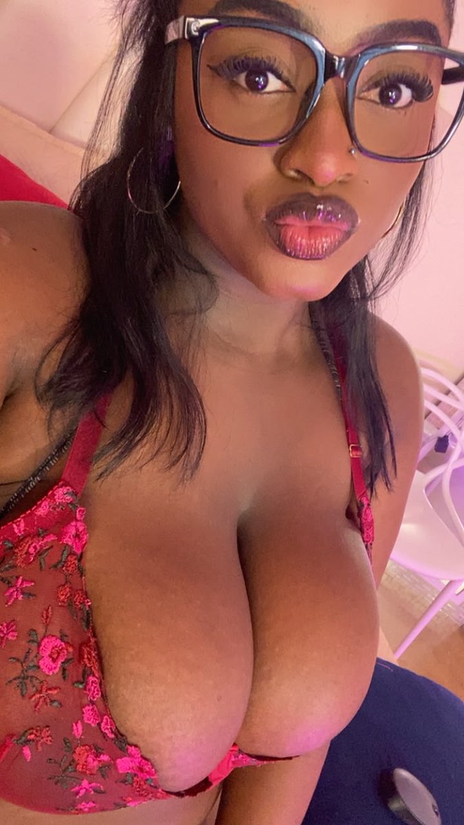 Betsybennet_'s tweet photo. Women who wear glasses? #latina #bbw #ebony
@CamSodaCams @CamSodaLovers https://t.co/D9wzfMdWbf