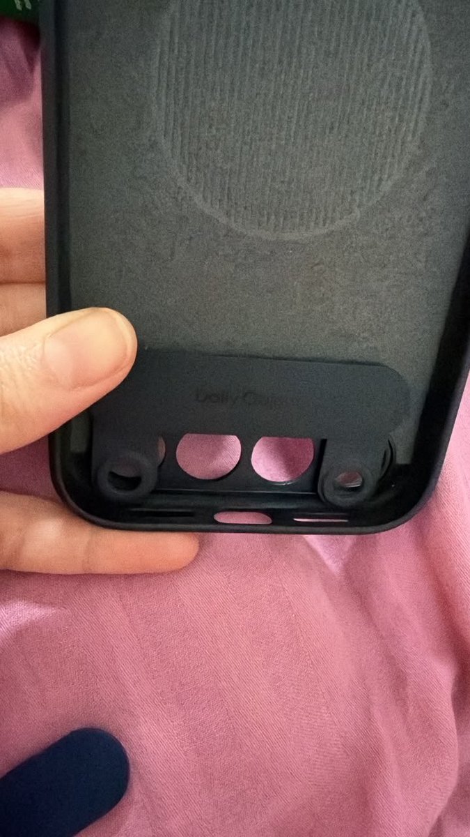 bhavna97's tweet photo. @daily_objects @DailyObjects I’ve had enough! Order #205572067. The products don’t fit, and despite repeated calls and emails, nobody is helping. Extremely frustrating experience! I no longer want these products. Arrange a return and full refund immediately! https://t.co/62zcprPAL5