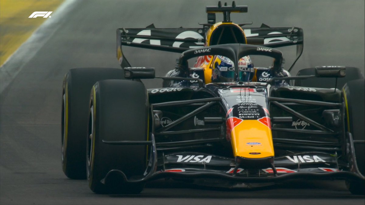 F1's tweet photo. 🏁 END OF FP1 🏁

TOP 10
Russell 
Leclerc
Norris
Hamilton
Piastri
Verstappen 📸
Antonelli
Hadjar
Gasly 
Lawson

#F1 #SingaporeGP https://t.co/LcnEu8gFKb