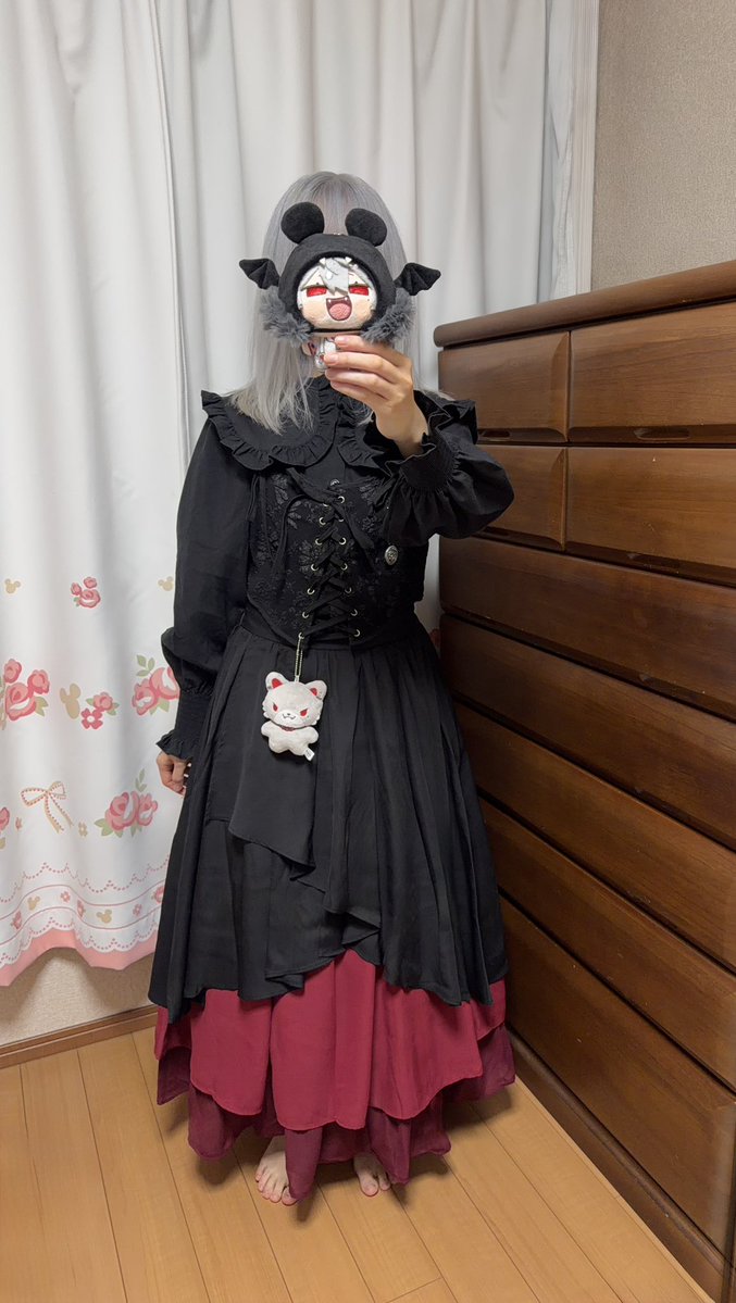 pp_1415's tweet photo. 着たかった参戦服が届かなそうだから家にあるもので最大限可愛くしていきます!!

髪もお揃いにしたくて今日染めてきた!!
当日巻けそうなら巻いて生首バック持って参戦します!

ちょー楽しみ!!!ワンマン頑張れ葛葉!!!
 #葛葉ブラッディコーデ https://t.co/dxtZ6b4LgT