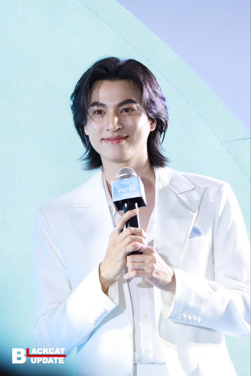 Blackcatupdate's tweet photo. เปิดตัวพรีเซนเตอร์คนล่าสุด “กลัฟ คณาวุฒิ“ ในงาน​ "The New Era of VISTRA" 🌤️✨

GULF VISTRA PRESENTER
#VISTRAXGulf
#GulfKanawut​ 

#FeelBrilliantLiveBright
#VISTRA https://t.co/9b5Y7s8dR7