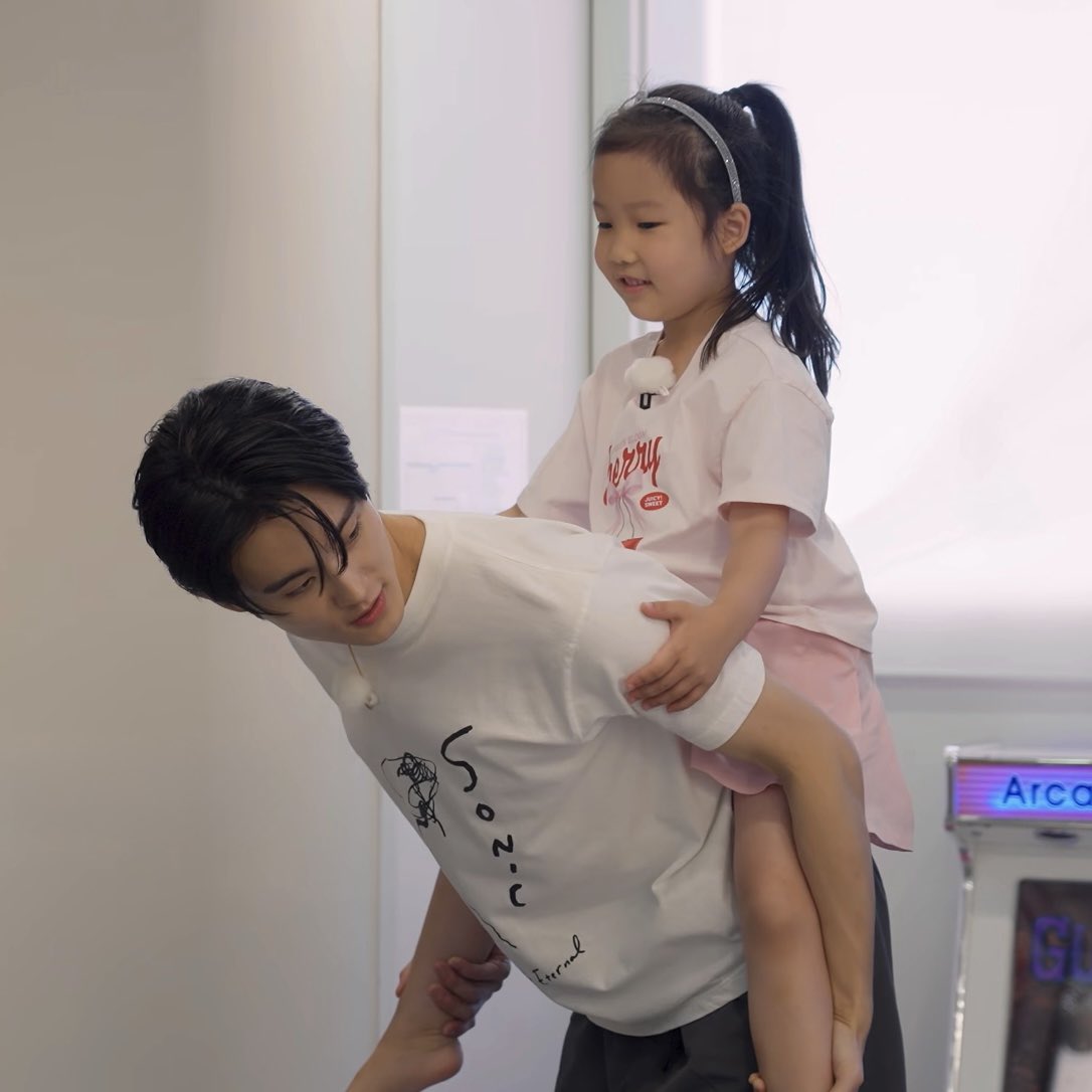 sskngntuk's tweet photo. girl dad agenda https://t.co/mWMwkujo8c