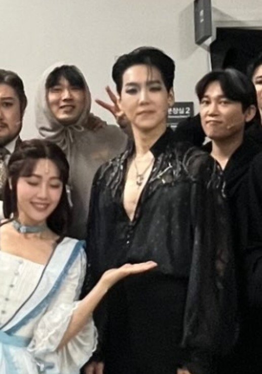0_some_one_0's tweet photo. 블링블링토드 착장에
기으리 쓰레빠
하ㅋㅋㅋㅋㅋ https://t.co/ufu5iX1Ums