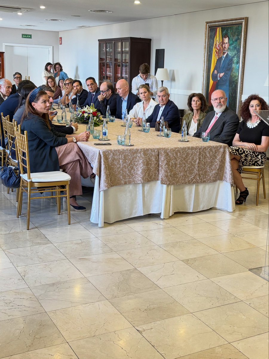 CAEB's tweet photo. CAEB se reúne con CEOE Tenerife para compartir sinergias: “Tenemos retos comunes que afrontar”

🗣️ @CarmenPlanas “Innovación, proyectos energéticos… trabajamos para compatibilizar el crecimiento económico con el bienestar de los residentes”

➕ Info 👉 https://t.co/bFQxq3oRwA https://t.co/YUrhIUrGru