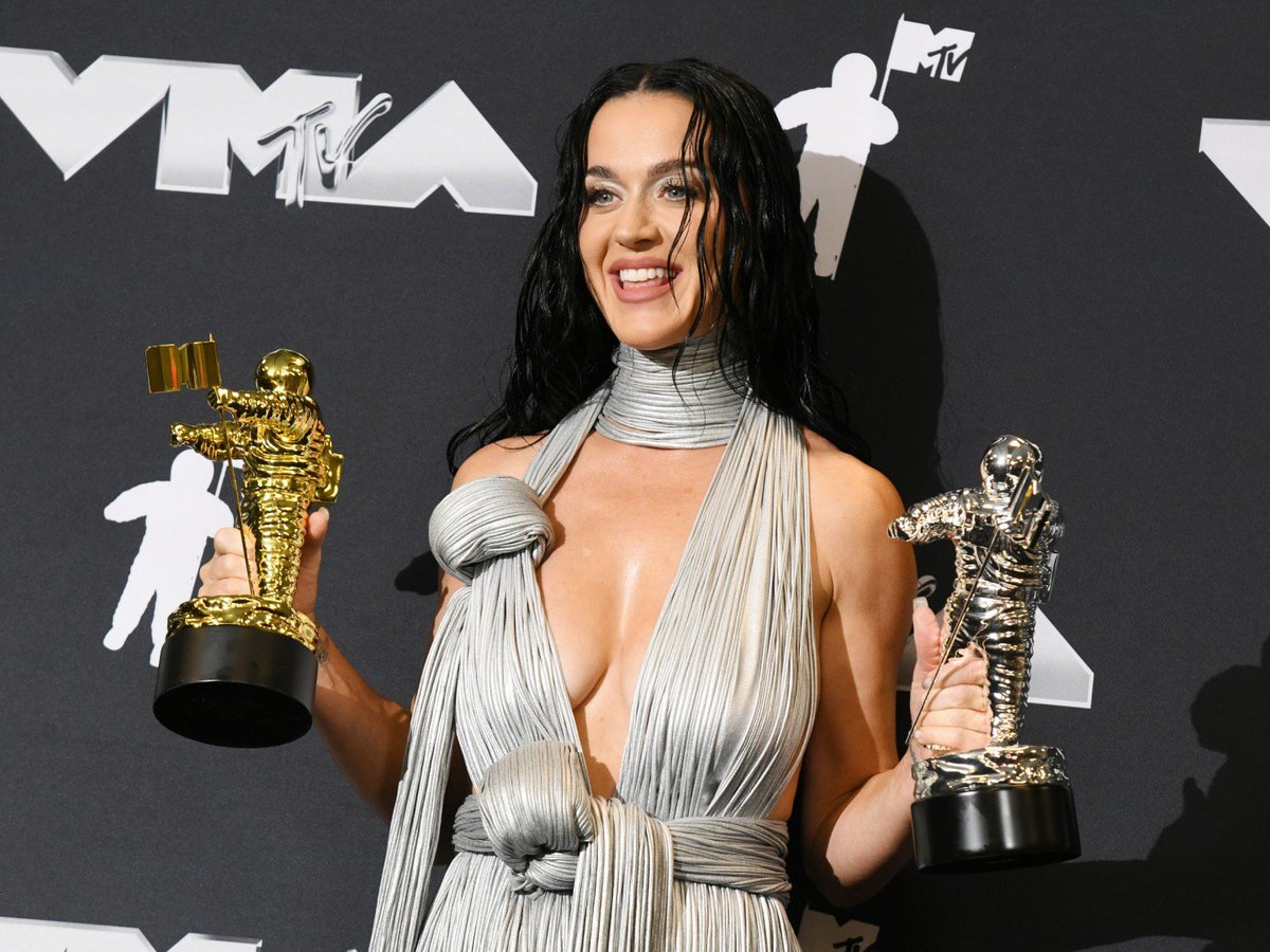 Joren84330985's tweet photo. MTV is really the only company that stood behind Katy perry. For some reason all the other media always tried to sabotage her... https://t.co/7YJ90bKw5C