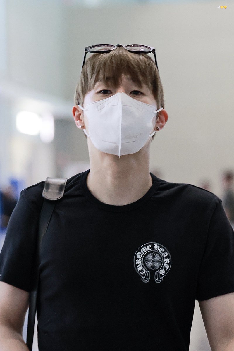 kyxx89's tweet photo. 260627 #성규

정말 예뻤던 출국날 .. ...🖤🖤

#인피니트 #SUNGKYU https://t.co/MVAzSLeXkt