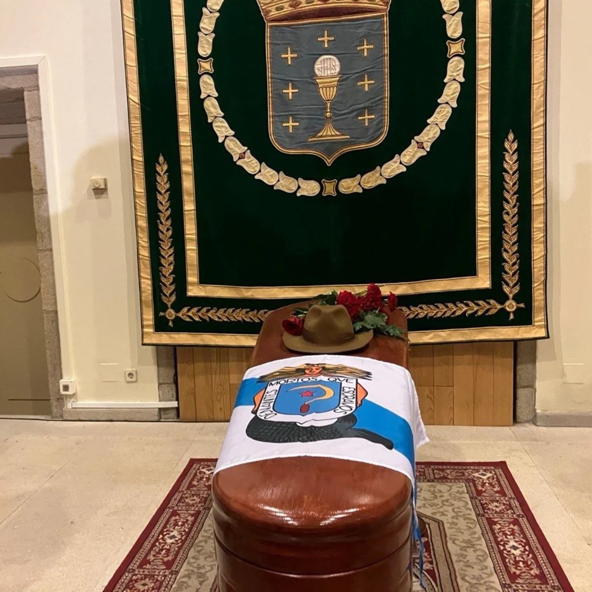 prazapublica's tweet photo. ⚫️ Ábrese a sala do Museo do Pobo Galego, onde ás 16.00 horas haberá un acto de homenaxe, na que toda a cidadanía galega pode despedir a Xosé Manuel Beiras https://t.co/pjdIlqmKTM https://t.co/cW5Jp2vF5h