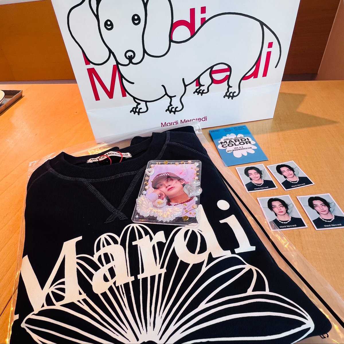 nagi_nagi95's tweet photo. マルディ代官山店に行ってきた。店内では素敵なハニの映像が流れてて可愛いお洋服いっぱい。ハニが昨日着ていた黒のトレーナーは売切れてたけど映像で着てたネイビーをお買い上げ💕私的にはネイビーが好きだからよかった☺️ https://t.co/bk7o7KQSW6