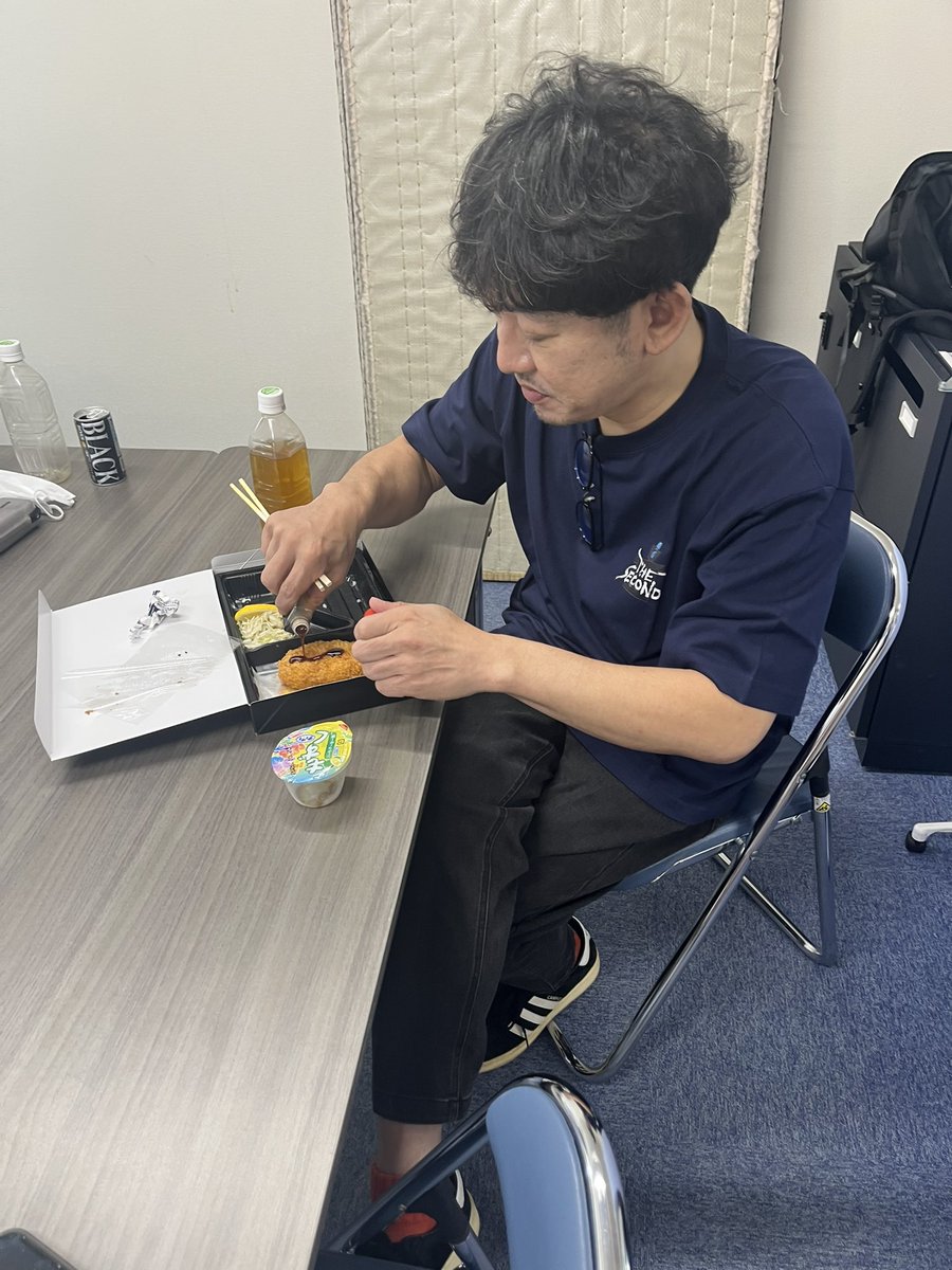 mooorys's tweet photo. 弁当食ってるやん、、 https://t.co/Xkdlo2Qs7K