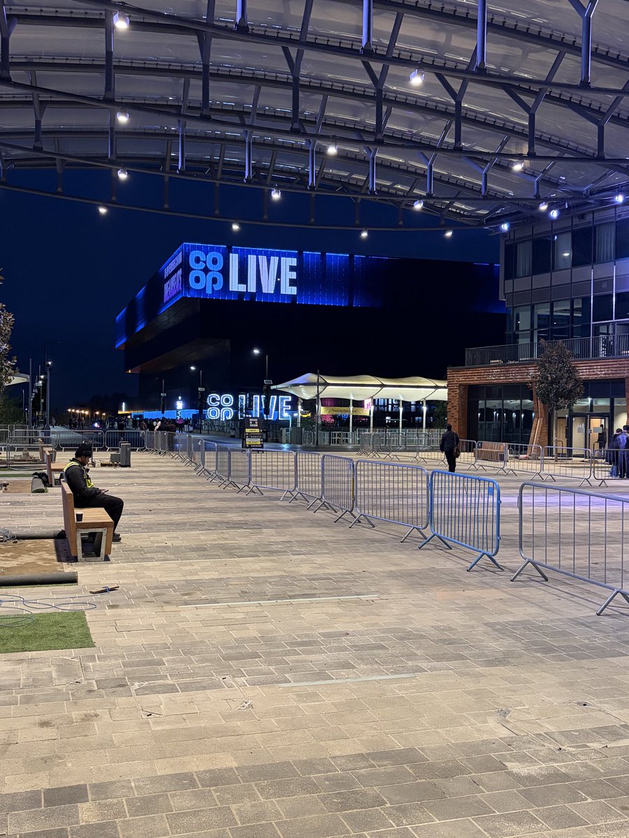 Radiology_UK's tweet photo. Last night I was at TheEtihad @MedlockSQ. What I witnessed was respect for history, investment, employment &amp; economic growth. Proud to support @ManCity https://t.co/Fzl2whXDfT