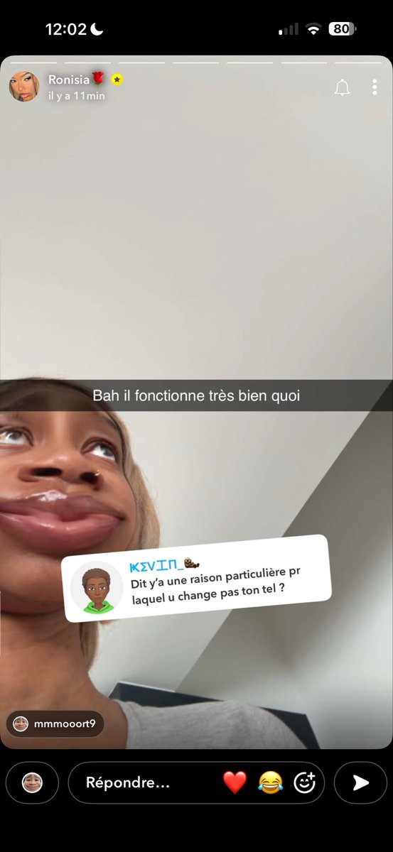 RonisiaNB's tweet photo. Le pays s’effondre mais la seule préoccupation de certains c’est le tel de Ronisia https://t.co/Jv2xWw24d9