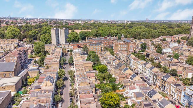 LookProperty's tweet photo. FOR SALE 🏡

Vivian Road, E3 📍

£500,000 💷

- Stylish apartment
- Close to Victoria Park
- 2 bedrooms
- 1st floor
- Converted Victorian pub
- High Ceilings
- Large sash windows
- Contemporary fitted kitchen
- Luxury bathroom
- Wooden floors throughout 

https://t.co/lGWmgAPfkd https://t.co/K3bVEcpsfI