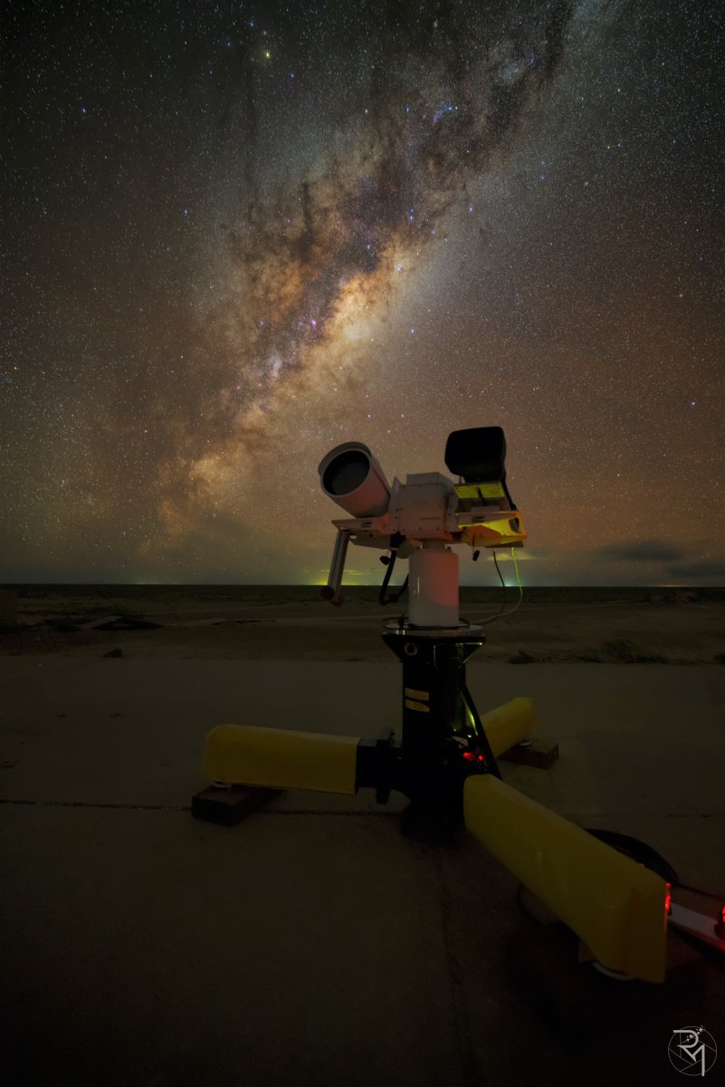 DefenceScience's tweet photo. 🔭Defence scientist Dr Rounak Manoharan captured this stunning night sky during recent experimentation in the Aussie Outback.  #WorldSpaceWeek #DefenceScience https://t.co/9UiYXIsUTc