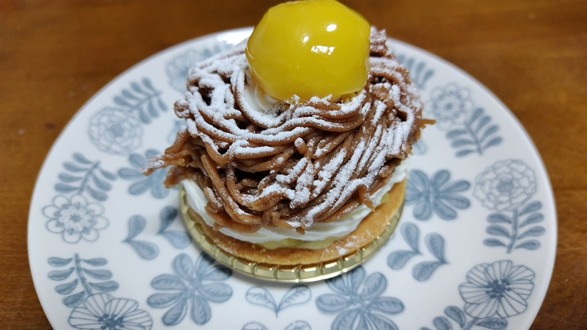 hamugegege's tweet photo. 恥ずかしながら45歳になりました
嫁が出かけられないのでたっかい弁当と近所のケーキ屋モンブランでお祝い㊗️
ポップンは49フルコンが2曲できたり未だ成長出来て嬉しい限り☀
この調子で還暦までやって成長し続けてやるぜ😎 https://t.co/IyEZuFS0N8