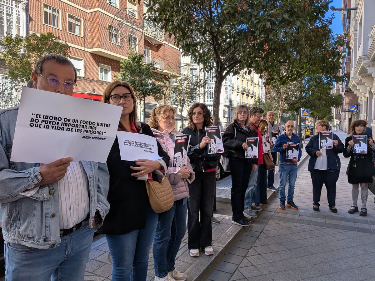 UGTCyL's tweet photo. 🔇Celebramos un minuto de silencio por el fallecimiento de MariCarmen.

🔥Su pelea y su sufrimiento fueron la chispa que prendió la llama del movimiento social que ha impulsado a todo el país en la lucha por la vivienda

✊Nos vemos el 11N en las calles para honrar su memoria y defender el derecho de todas las personas a tener una vivienda en condiciones dignas
