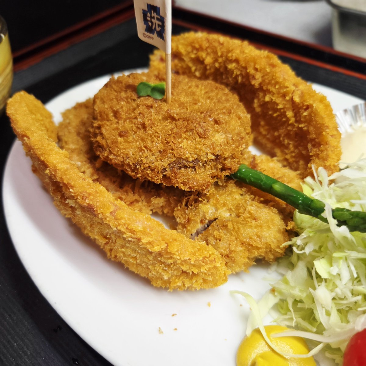 cookfan_mito's tweet photo. こっぱずかしいお話

今日はやたら戦車型とんかつの注文が多いな・・・

お客様に「ねぇ、今日何かあったの？」

お客様→「今日からですよ🤣いま観てきたんですよ」

オーマイガー😱

つい先日まで、「いよいよだねぇ」なーんて言ってたのに👉️👈️

ガルパン最終章第5話上映おめでとうございます🎊 https://t.co/mgmI9uxs25