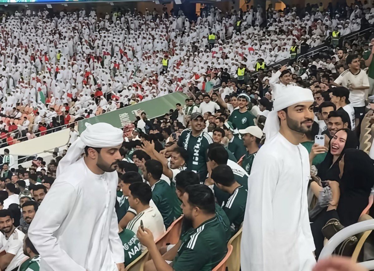 bunasrr's tweet photo. ضعوفٍ، والضعيف علاجه السفهان والحقران
يمــرونه عيــال الشيـــخ زايــد ويتعـدونـــه
وهم لا خاصمـوا فرسان وليا سالمـوا فرسان
جذبهم زايـــد، ومنهـــــاج زايـــد ما يخلونه

- الشاعر السعودي يوسف العصيمي 🇸🇦 https://t.co/zmOdbek2j8
