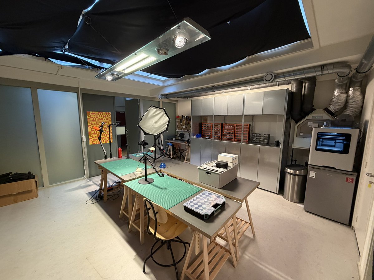 vascodegraaff's tweet photo. coolest office in Amsterdam by farrr https://t.co/MU2TUend1e
