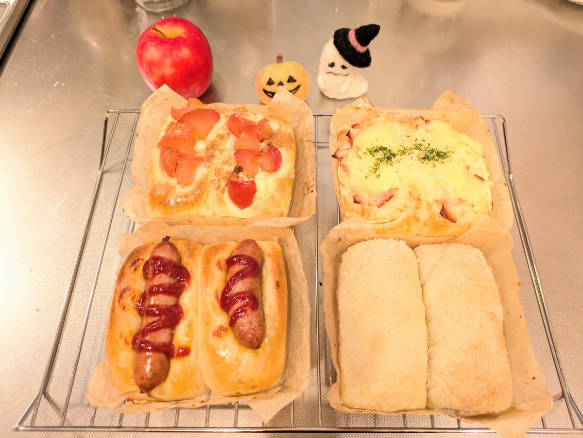 aapannda's tweet photo. 🍞週末パン
◯リンゴクリームチーズパン
◯ウインナーパン
◯オニオンベーコンパン
◯メロンパン
型に合わせてミニコッペパンサイズで作ってみた

#あぁぁのパン https://t.co/ynabCmJnXS