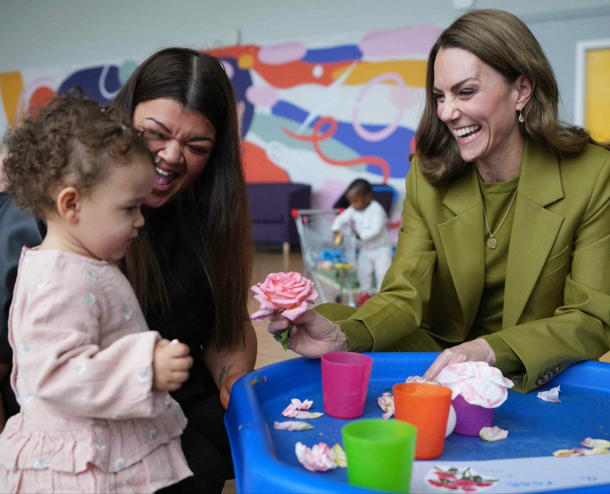 duchesskatenews's tweet photo. #OTD October 9th for The Princess of Wales...
2012: Launch of @FA's National Football Centre.
2018: Attending the #GlobalMHSummit.
2019: Visit to Angela Marmont Centre for UK Biodiversity at @NHM_London.
2025: Visit to @HomeStart_Ox. https://t.co/mLztkA3Yc7