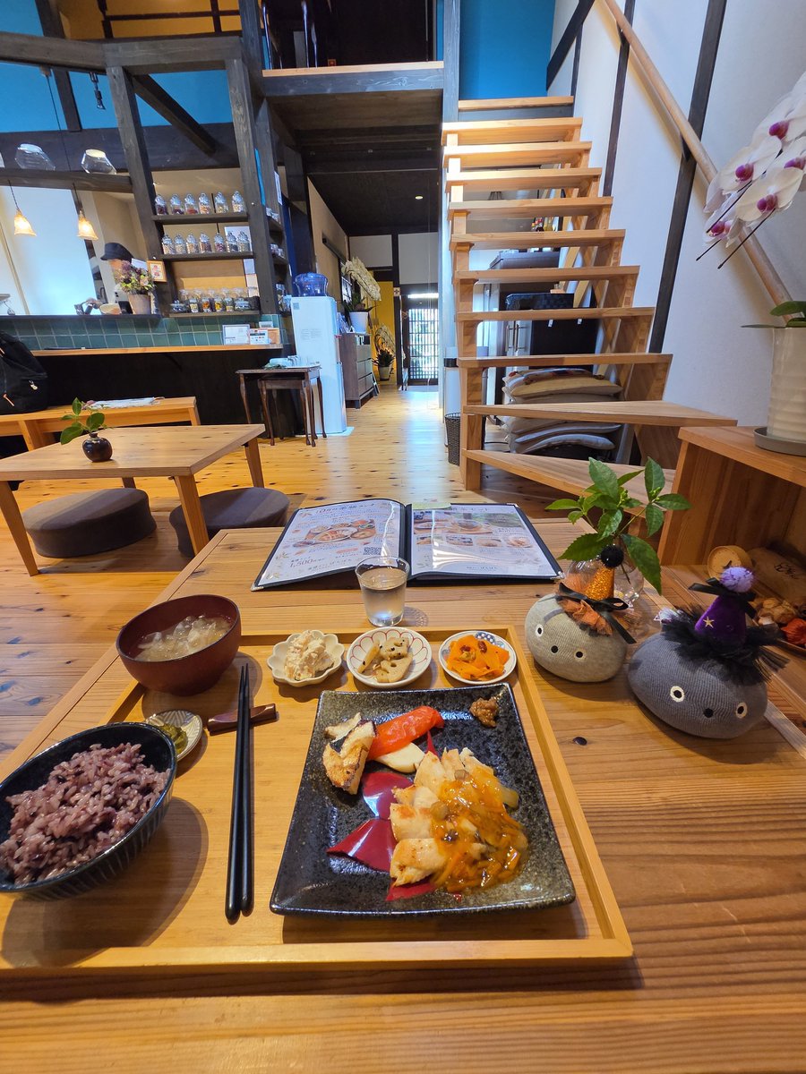 tsubakilemon's tweet photo. 上七軒の『薬膳カフェ ぼちぼち』で、月替わりの薬膳ランチをいただいてきました🍱
がんサバイバーの店主さんが、ご友人の想いを引き継いで10月1日にグランドオープンされたお店です。
イベントも開催されていて、支援する人・される人の両方といろんな繋がりができそう。また伺います。 https://t.co/4u9TxCouXQ