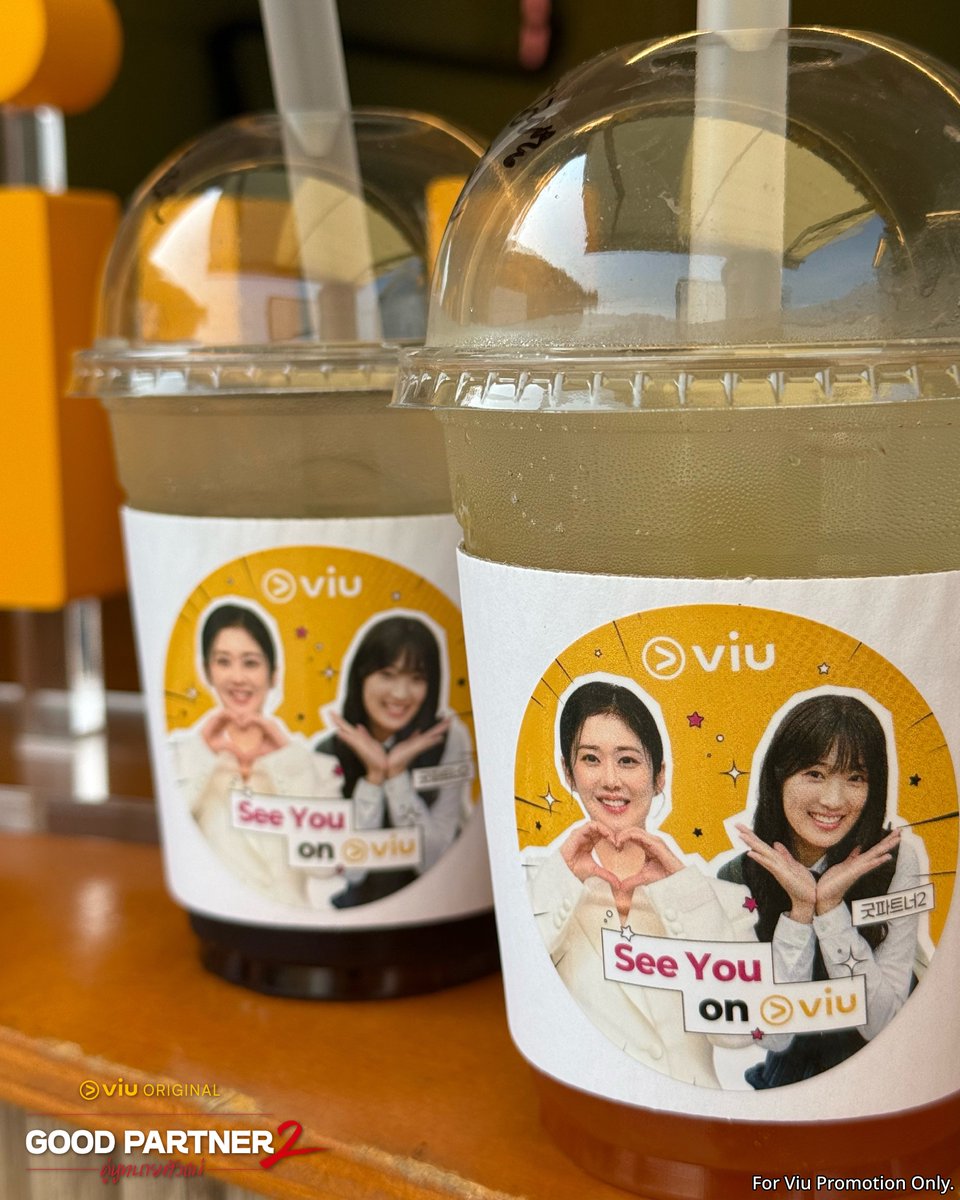 Viu_TH's tweet photo. 🥤 Viu Coffee Truck พร้อมข้อความของแฟนๆ 
ส่งตรงถึง 2 นักแสดง #จางนารา #คิมฮเยยุน ในกองถ่ายซีรีส์  #GoodPartner2 #คู่หูทนายตัวแม่2

⏰ เริ่มตอนแรก 20 พฤศจิกายนนี้ 
ดูได้ที่ Viu ที่เดียว

#Viuอ่านว่าวิว #ซีรีส์เกาหลีที่Viu #ViuOriginal https://t.co/RquDDZjDSa