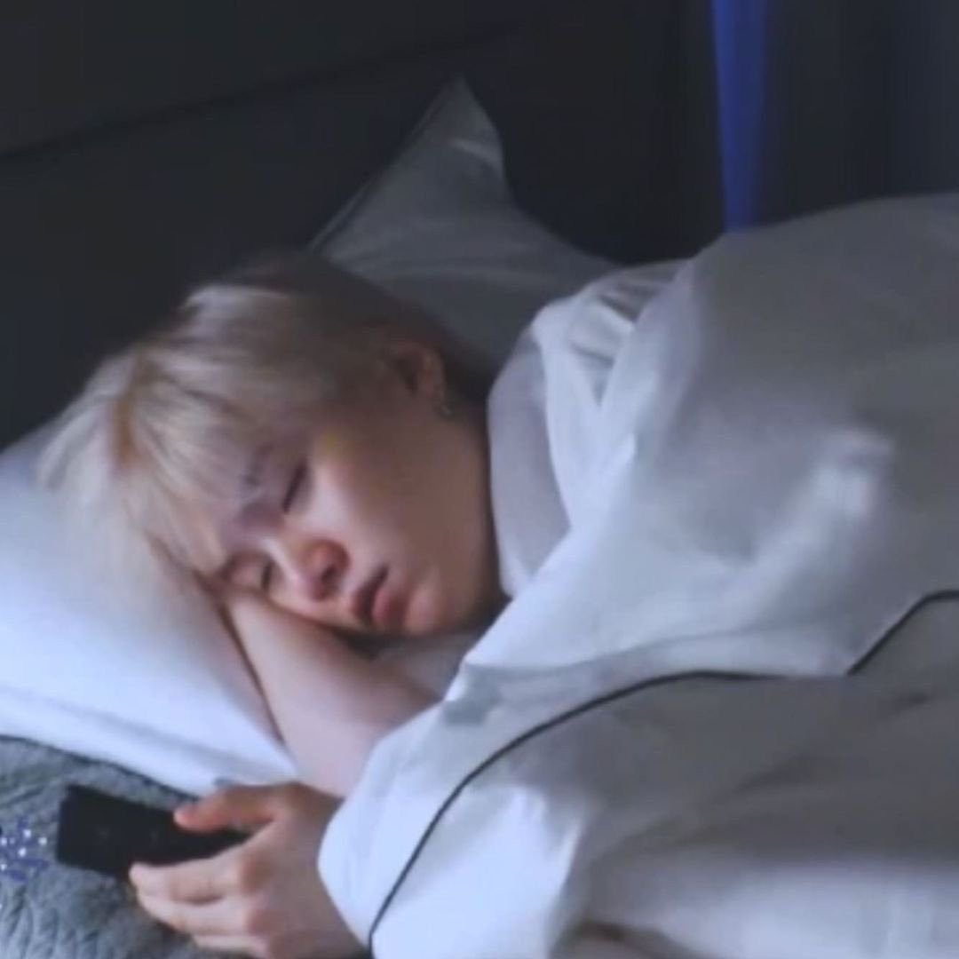 LauraVa27596245's tweet photo. Todos funando Army Colombia y nosotras echadas en la cama con gripa 
#BTS_WORLDTOUR_ARİRANG https://t.co/de192X7SkZ