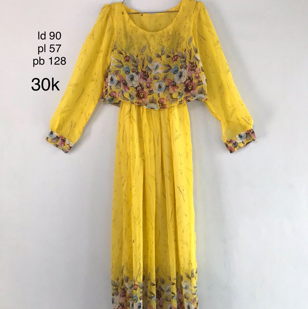 jwblnjid's tweet photo. long dress udh full furing (bag rok) baru di tryon aja ges 30k 
🍊+gratong https://t.co/2Ftqaw3xel