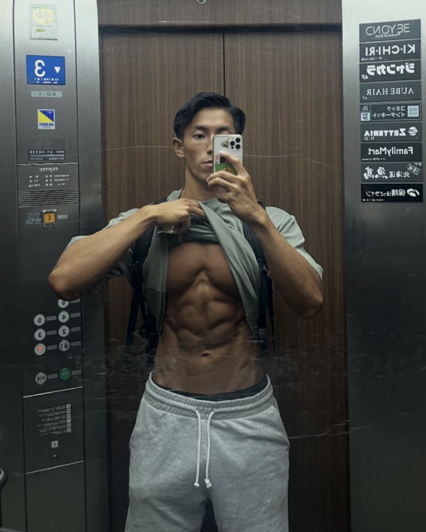 michaelsouta's tweet photo. 185cm / 82kg https://t.co/xPXOkxtTfK