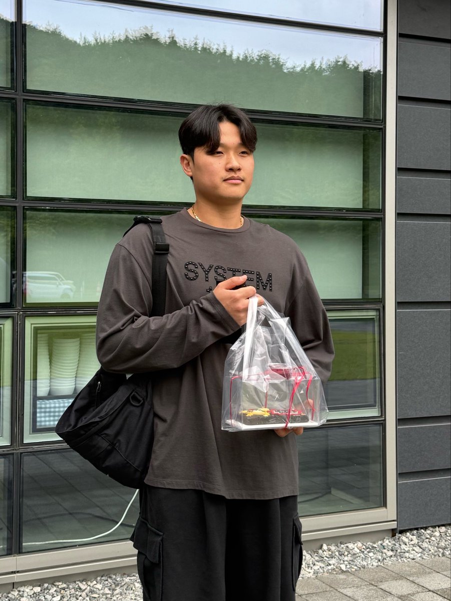 Ilikejsh's tweet photo. 야수 조장님 잘 계십니다 !! 
내년에 건강하게 복귀하시겠답니다 ߹𖥦߹ https://t.co/skiVfv9Txz