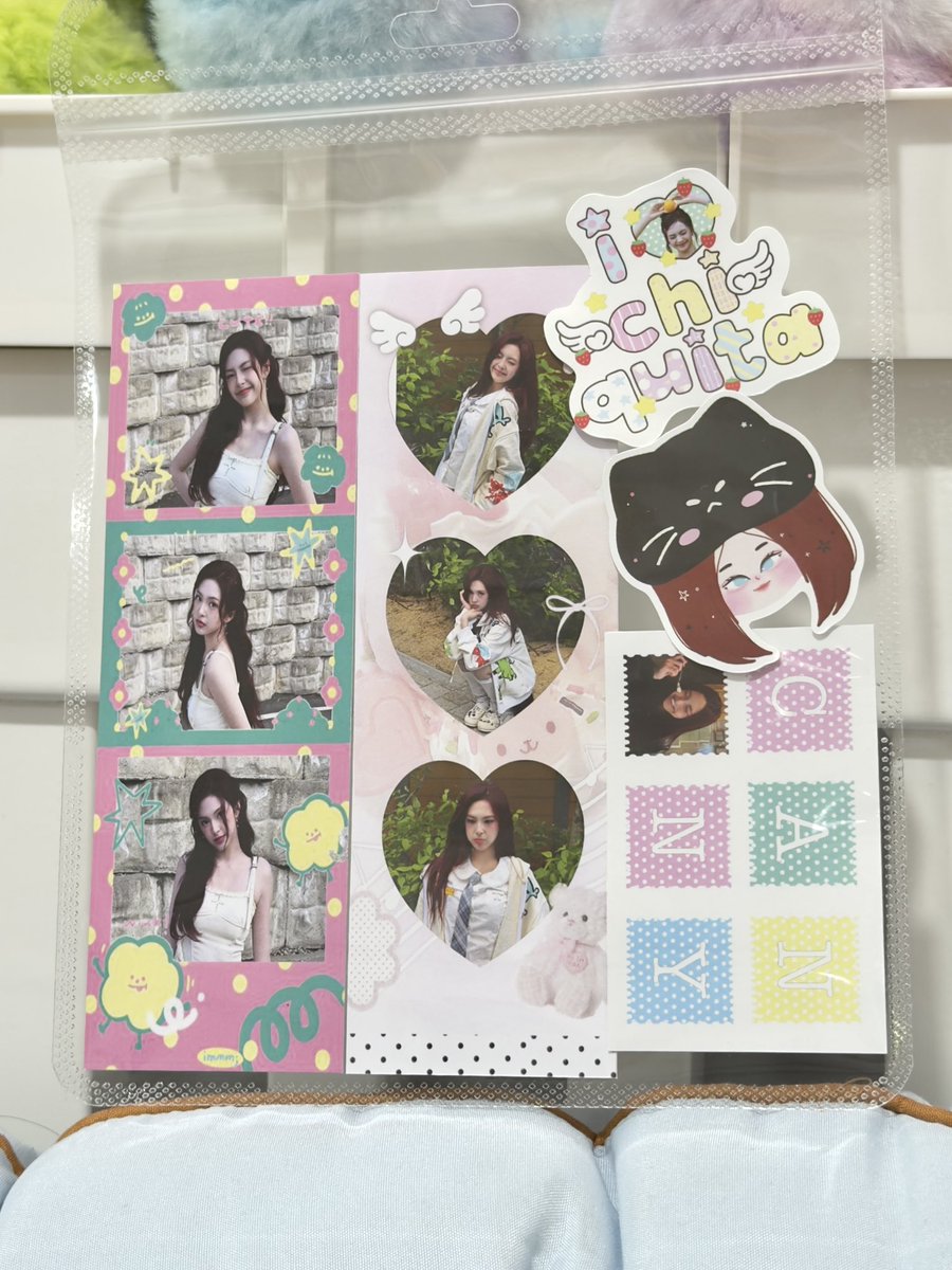 _eeaarrnn's tweet photo. นั่งแพค giveaway กันค้าบบ ใครอยากได้รี+เม้นอยากได้เซ็ตไหน 
• แคนนี่ น้องแพร มีสติ๊กเกอร์ไดคัค , พัด
• พี่ก้า setถุง มีสติ๊กเกอร์ไดคัค keycap
, พัด
เราไปคอน 2วัน
#babymonters #เบม่อนออนทัวร์2026 #babymontersinbkk https://t.co/YqKBIA4VjA