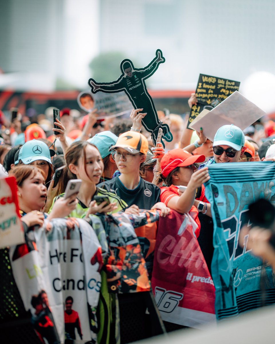 F1's tweet photo. Feeling the love at the fan stage ❤️

The atmosphere in Singapore is always special 

#F1 #SingaporeGP https://t.co/IHvYREJbhJ