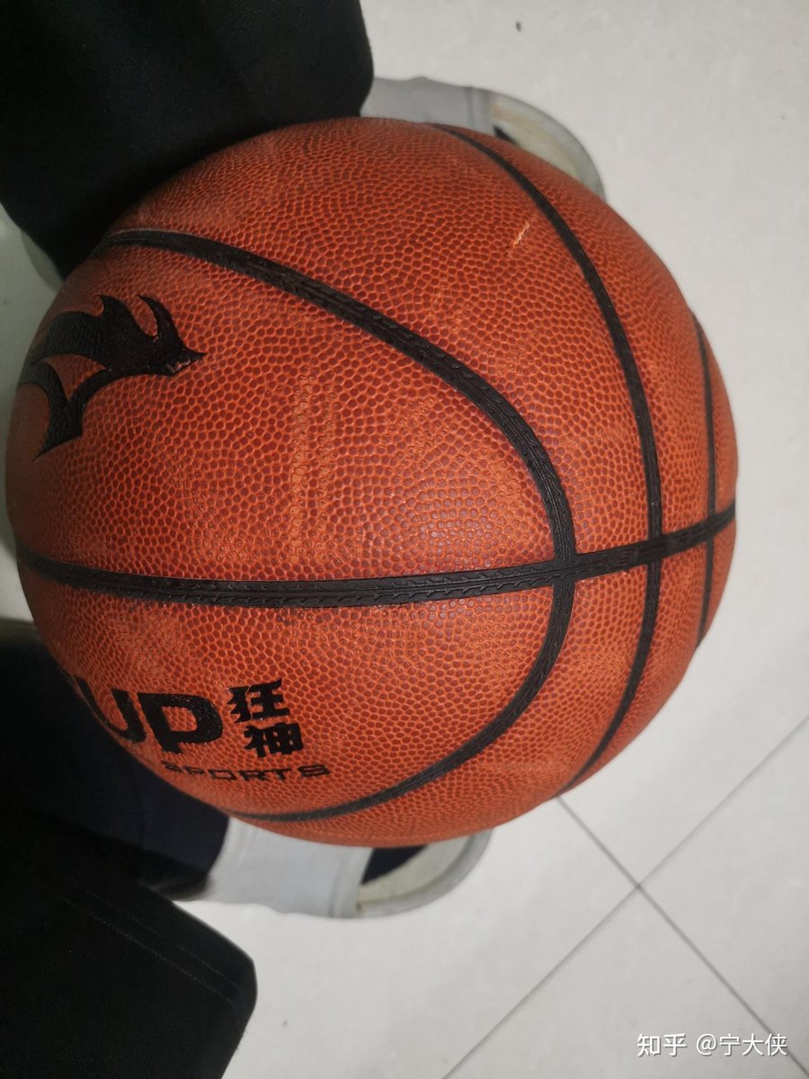 AlexandraAbeo's tweet photo. [Esta pelota de baloncesto es tan dura como un oso, me da culpa de no lanzarla mejor!]， https://t.co/BJSGLSL4nz
