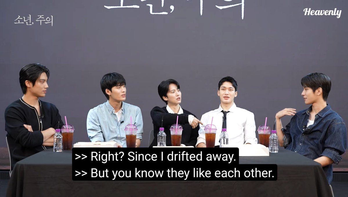 crapicious's tweet photo. They don't know what's happening on twt dot com https://t.co/tXk1YXtqvW