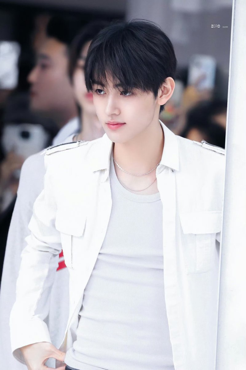 Catio113's tweet photo. @eomlandvnfp EOMSEAN blends smoothly with the fast track vibe, EOMPRODIGY delivers subtle charm that turns out incredibly EOMPRESSIVE.

EOM LEADS THE GRID

#SEONGHYEONonTRACK
#SEONGHYEON #성현
#CORTISatF1 https://t.co/ISI4QtG0Am