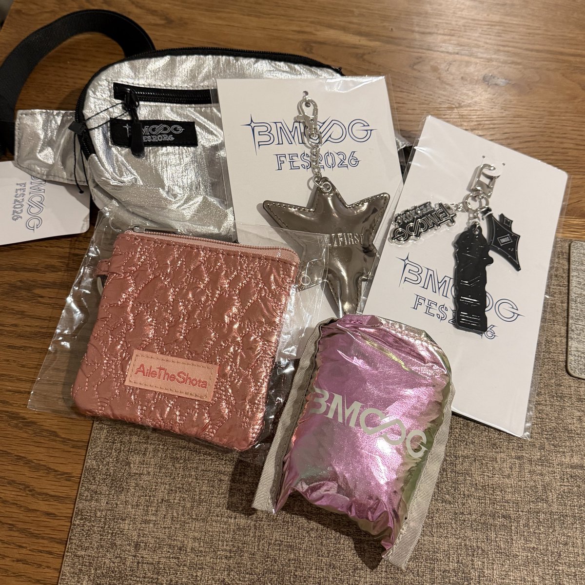 nathitoon's tweet photo. 思ったより買ってた！🤣
明日はフェスじゃなくてサッカーの試合だけど、このバッグ使ってみようかな https://t.co/i3KP0T0aTM