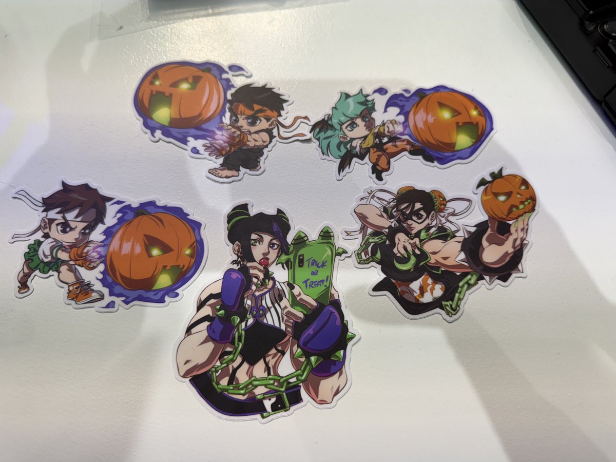 JWonggg's tweet photo. The Marvel vs Capcom 2 keychains from @vostalgic are so beautiful 

They are at @Evo_France so yall need to go get these!!! 

Also Halloween stickers are too good since it’s October!! https://t.co/Vd2sT82Xr7