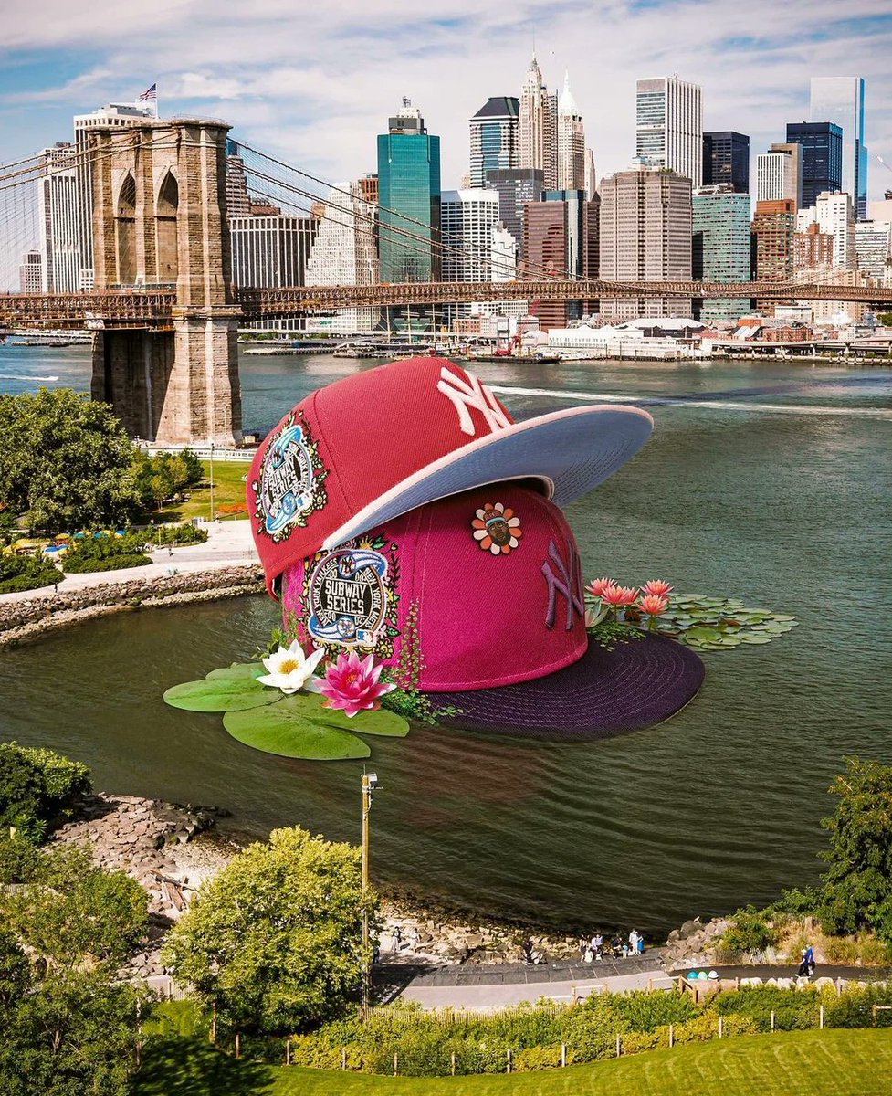 AnnaHotchkzn's tweet photo. Hoy pasé por la esquina del edificio y vi a un tipo con una gorra de béisbol golpear un cartel en la fachada del local. https://t.co/ozdeib2voh