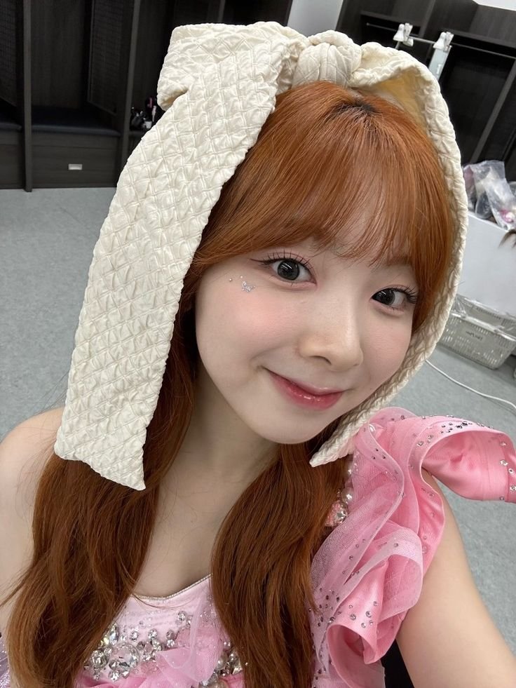 miihisakes's tweet photo. @jiungsakes HAAAAA GANTIAN AKU YANG DIAMBEKIN? ☹️ Pls pls pls sekarang aku udah melihat kakak dengan jelas #WOW ada kakak imut berambut oyen itu di depan mukaku! Lihat aku juga punya pap dengan rambut oyenku. ☹️ https://t.co/lL7wkVbDKw