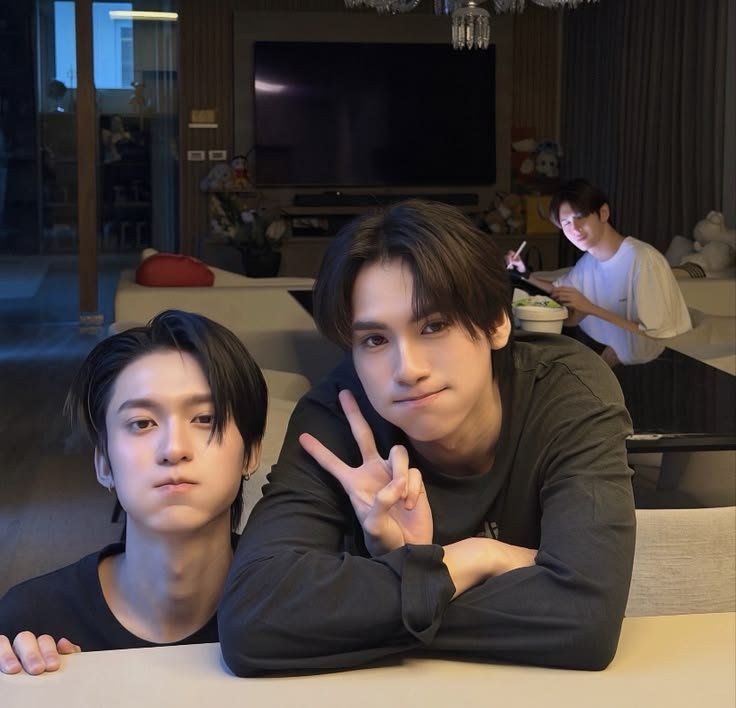larwrg's tweet photo. hiii i'm looking for interactive bl moots .ᐟ

— she/her, 09liner
— not new to #stantwt #bltwt
— almondprogress, ryujinpatji, teeteepor + 
— any fandom is welcome!

♡ + ↻ are appreciated ᵎᵎ
#moothunt https://t.co/TrgmIwpA6Y
