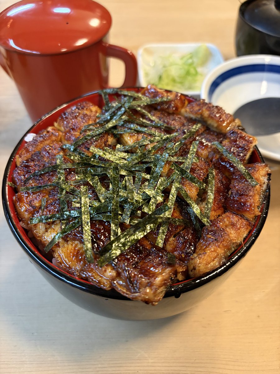 tack1025's tweet photo. 名古屋に来ていまして老舗の鰻屋でひつまぶし✨若い頃によく上司がご馳走してくれた思い出のお店でもある😌 #宮鍵 #ひつまびし https://t.co/FxHgZFozb5