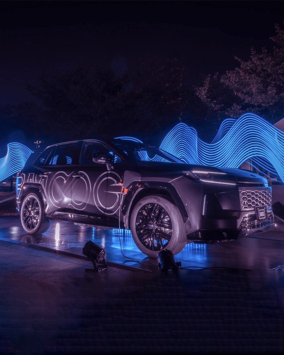 TOYOTA_PR's tweet photo. 🎵BMSG FES'26会場に、特別ラッピングを
施したTOYOTA車両が登場！

会場では、PHEVとFCEVという異なるパワートレインを持つ2台が、
会場内の照明と音響に電力供給しフェスをサポートしています。

さらに、会場内でアンケートに回答＆SNS投稿いただいた方には、
それぞれ限定ノベルティをプレゼント🎁

ご来場の際は特別ラッピング車両を探してみてください！

#BMSGFES #TOYOTA #DRIVETHEMUSIC