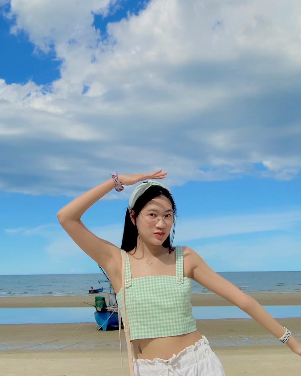 ShaynaDenjen's tweet photo. Uncertainty feels like holding a fragile shell up to an ear just to hear static instead of the ocean. 🐚 https://t.co/0VIv8M2dyt