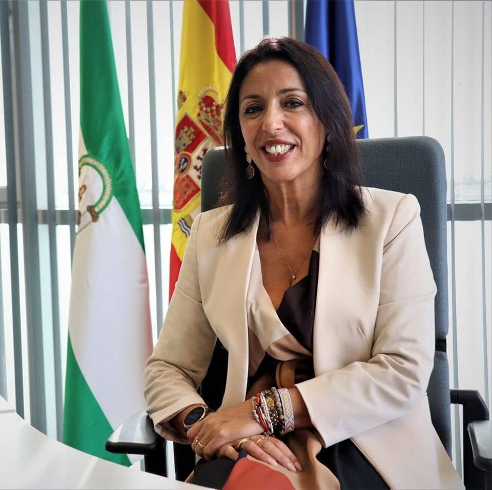 JuanMa_Moreno's tweet photo. 🔴 Hoy vamos a proponer que @martabosquet sea la Defensora del Pueblo Andaluz.

Su compromiso con el diálogo, su trayectoria, su amplio conocimiento jurídico y su marcada sensibilidad social la convierten en una persona idónea para defender los intereses de los andaluces.

Será la primera mujer en desempeñar esa importante responsabilidad en #Andalucía.