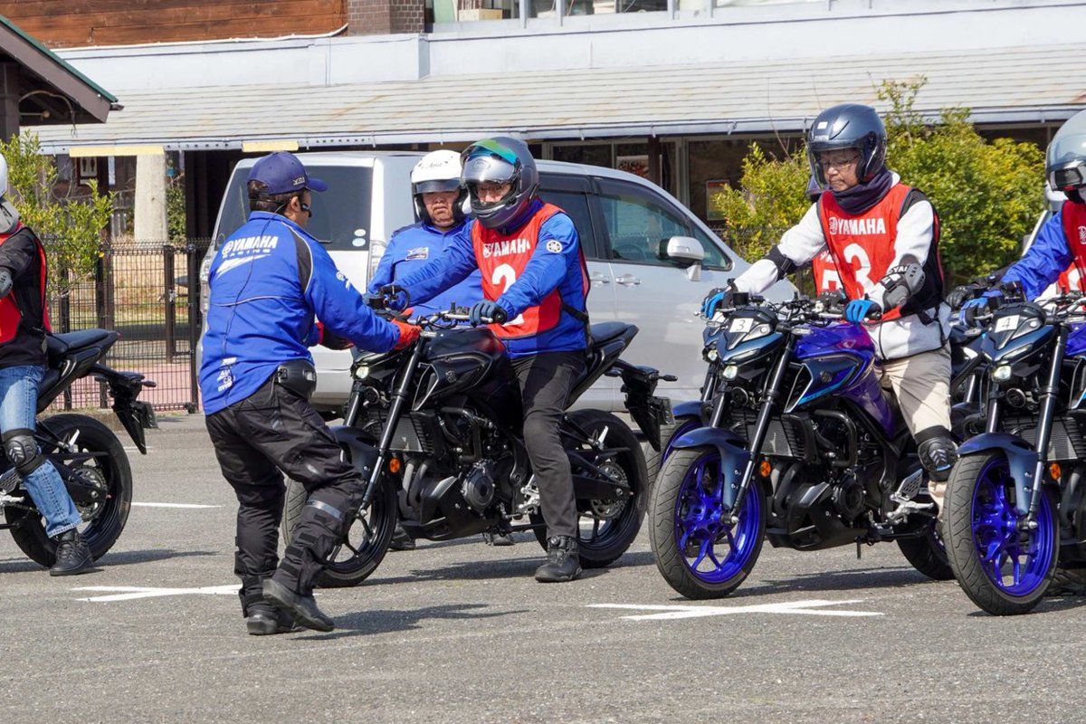 yamaha_bike's tweet photo. 今日は #塾の日
バイク乗車に不安を覚えている方に
ライダー塾、あります💡

ヤマハ バイクレッスンは 初心者やリターンライダー向けライディングスクール
経験豊富なインストラクターと一緒に、「安全に・楽しく・正しく」基本をしっかり学びませんか？

2026年のレッスン枠も残りわずかとなってきました👇
11/13（金）阪神自動車学院「平日開催 オンロード」
11/14（土）京都府交通安全協会 自動車練習場「持ち込みオンロード」
※上記申込〆切：10/13（火）💨